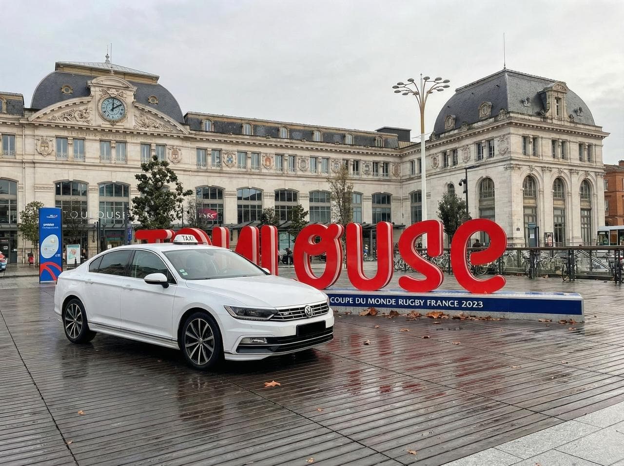 Taxi Hichem — Volkswagen Passat B8 devant la Gare Matabiau Toulouse